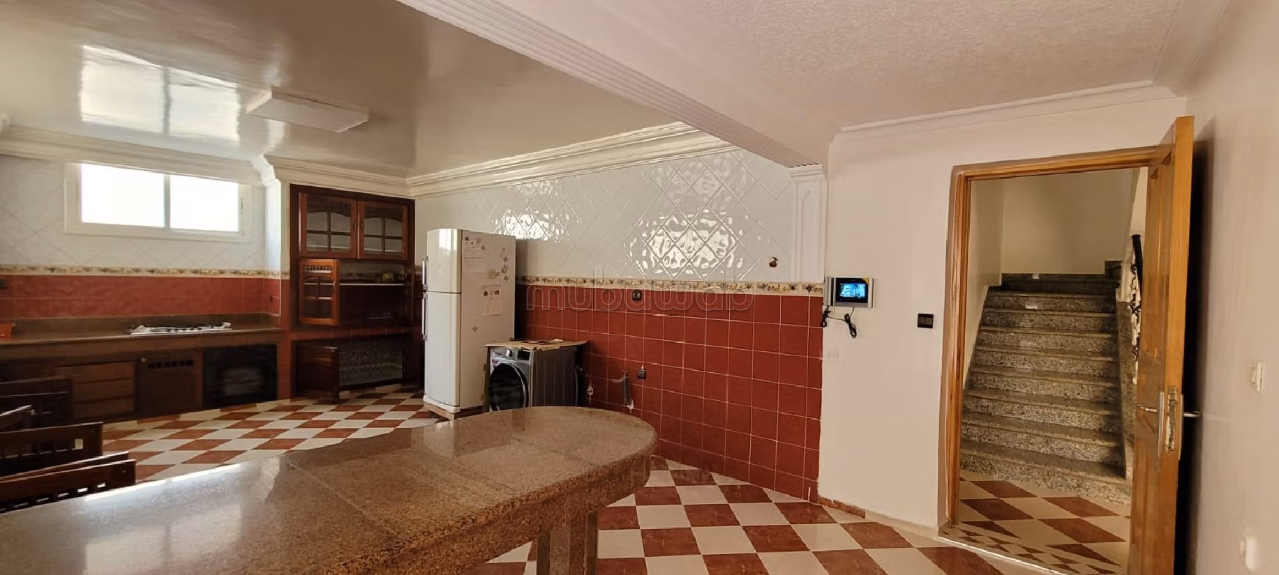 Villa's en luxe woningen kopen in Bir Rami Est. 12 Ruimtes. Garage en mooi terras. 