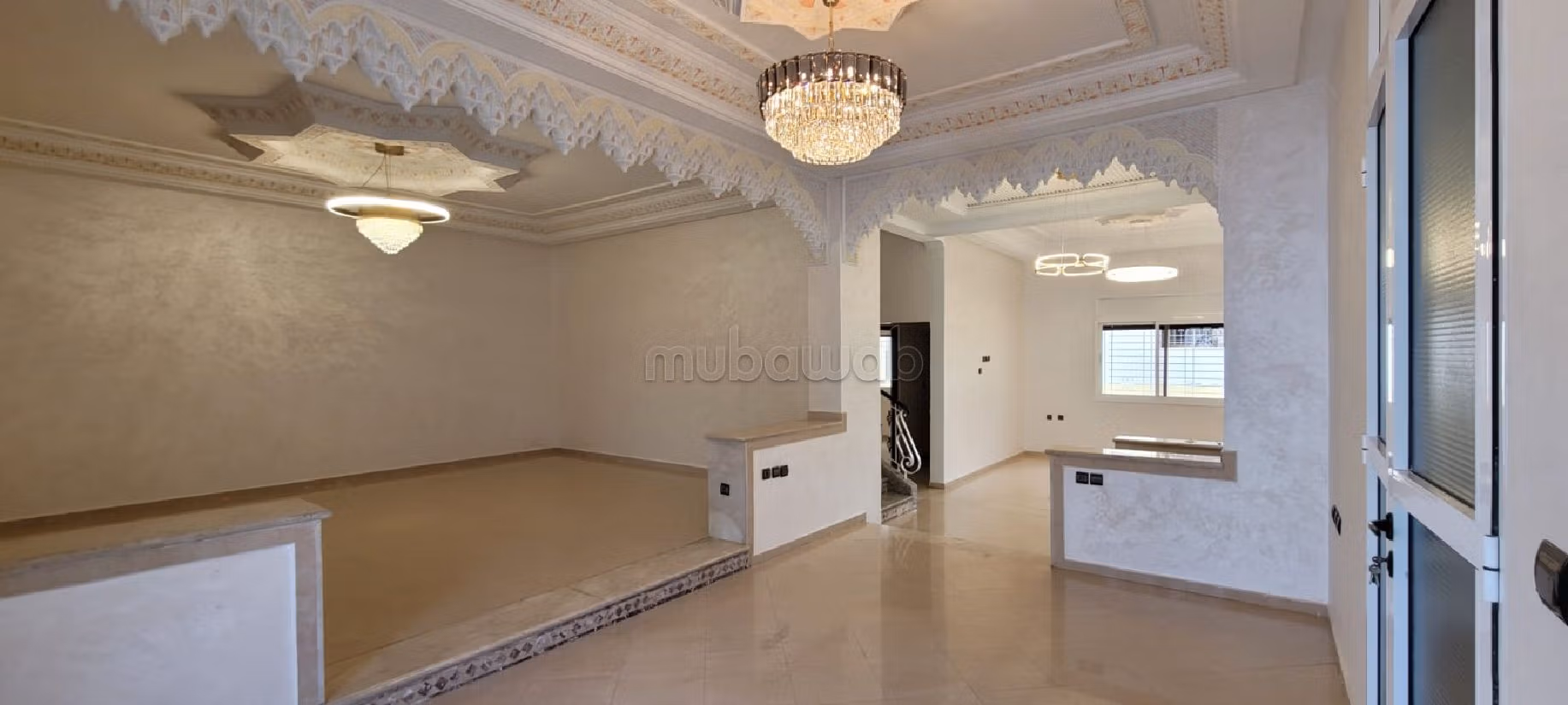 Villa's en luxe woningen kopen in Bir Rami Est. 12 Ruimtes. Garage en mooi terras. 