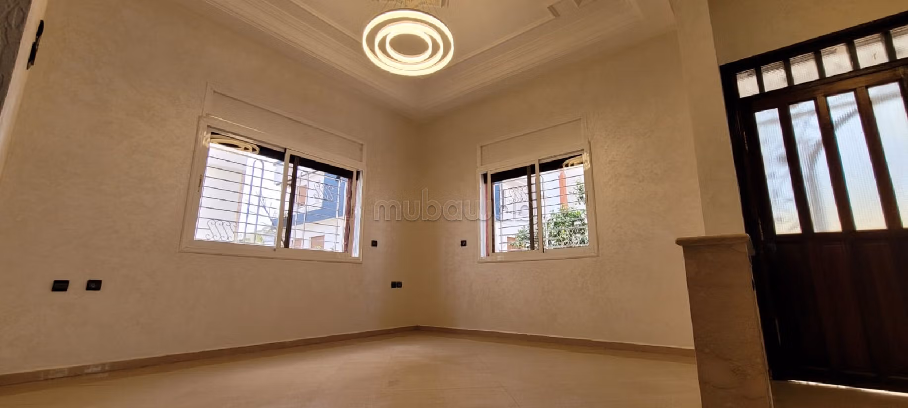 Villa's en luxe woningen kopen in Bir Rami Est. 12 Ruimtes. Garage en mooi terras. 