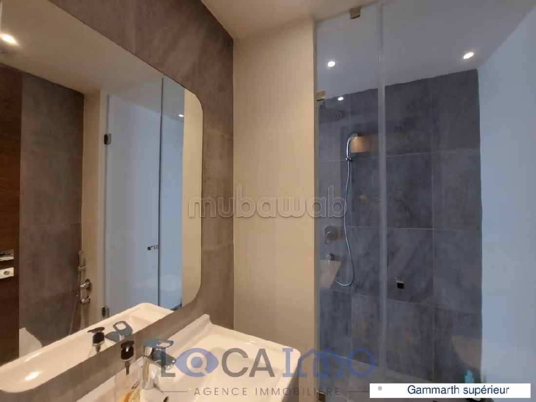 A louer un appartement en S2 avec piscine à Gammarth
