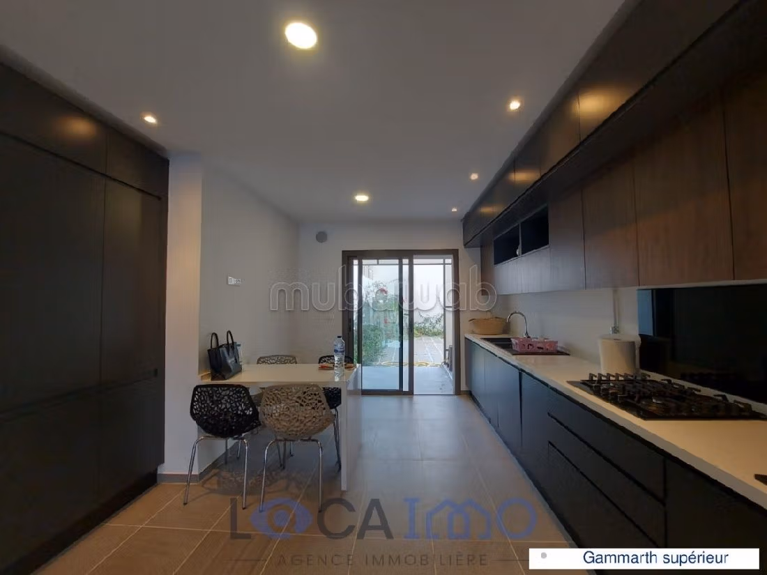 A louer un appartement en S2 avec piscine à Gammarth
