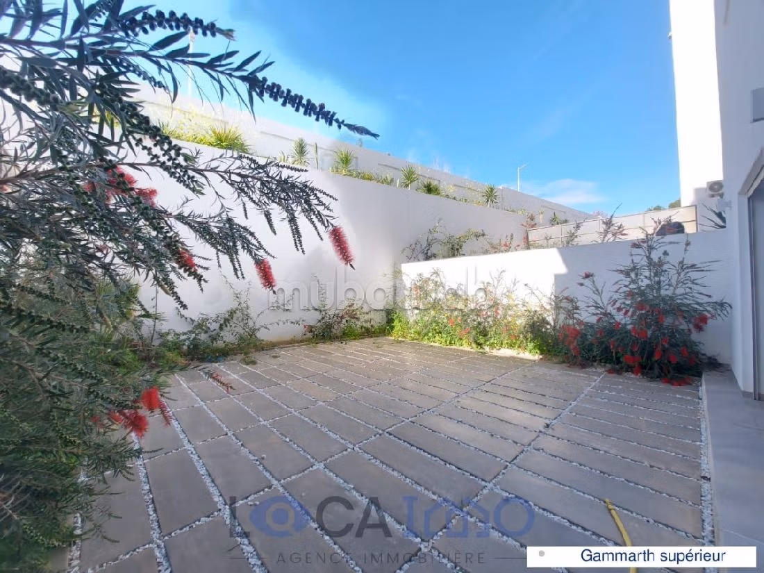 A louer un appartement en S2 avec piscine à Gammarth