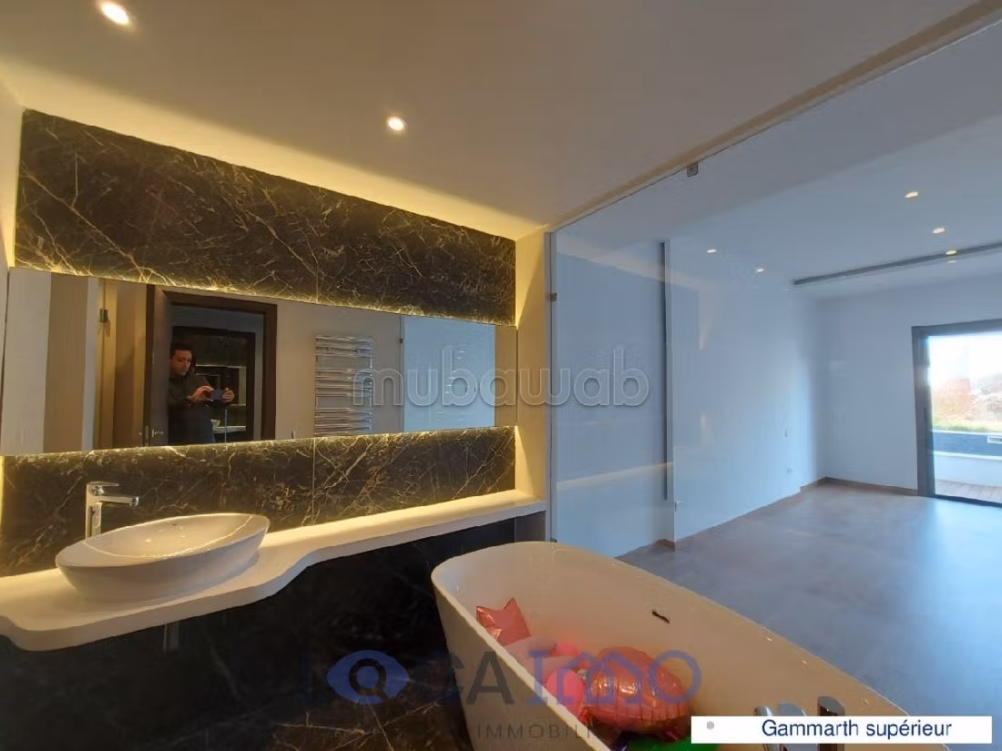 A louer un appartement en S2 avec piscine à Gammarth