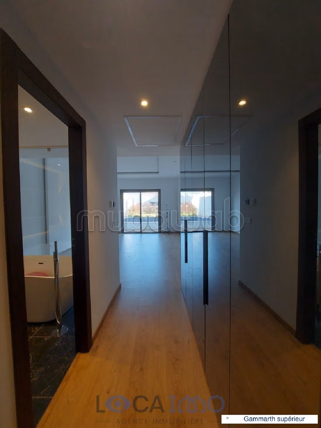A louer un appartement en S2 avec piscine à Gammarth