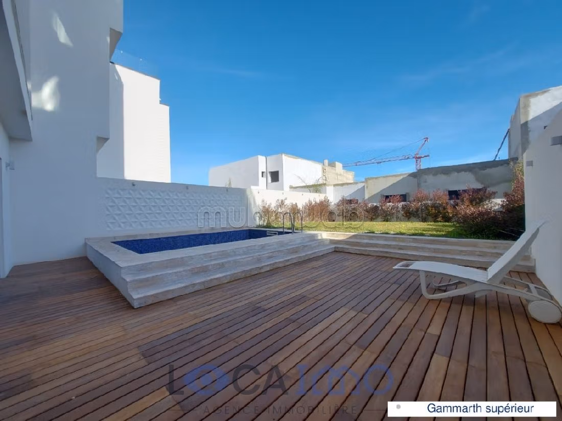A louer un appartement en S2 avec piscine à Gammarth