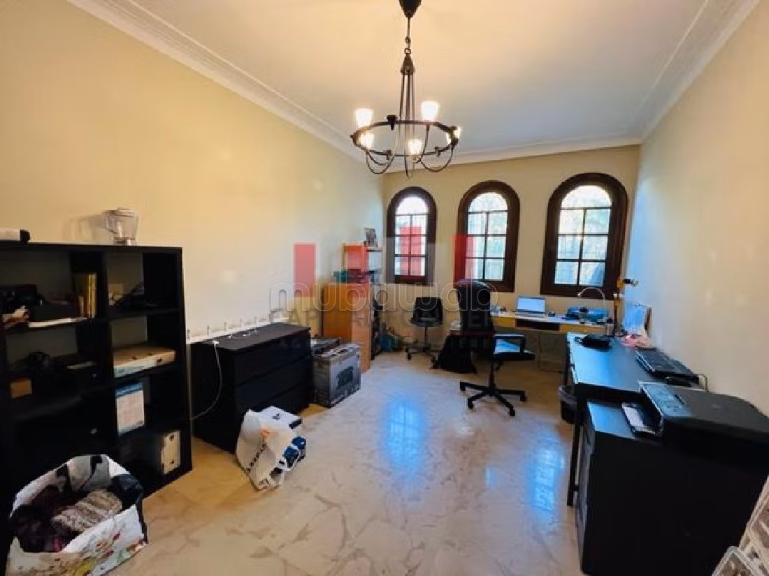 منزل فاخر للإيجار بأنفا. 5 غرف جميلة. المدفأة وحارس الإقامة