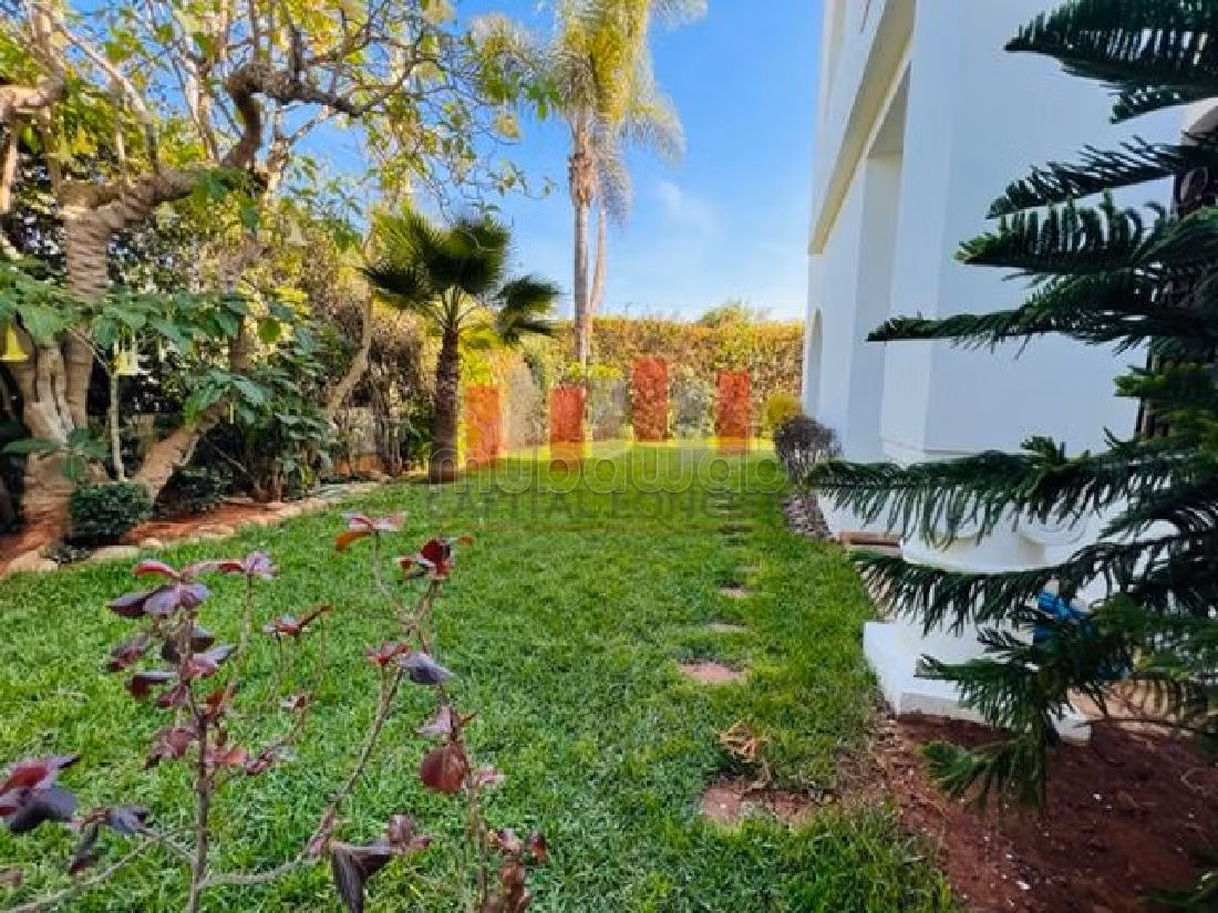 منزل فاخر للإيجار بأنفا. 5 غرف جميلة. المدفأة وحارس الإقامة