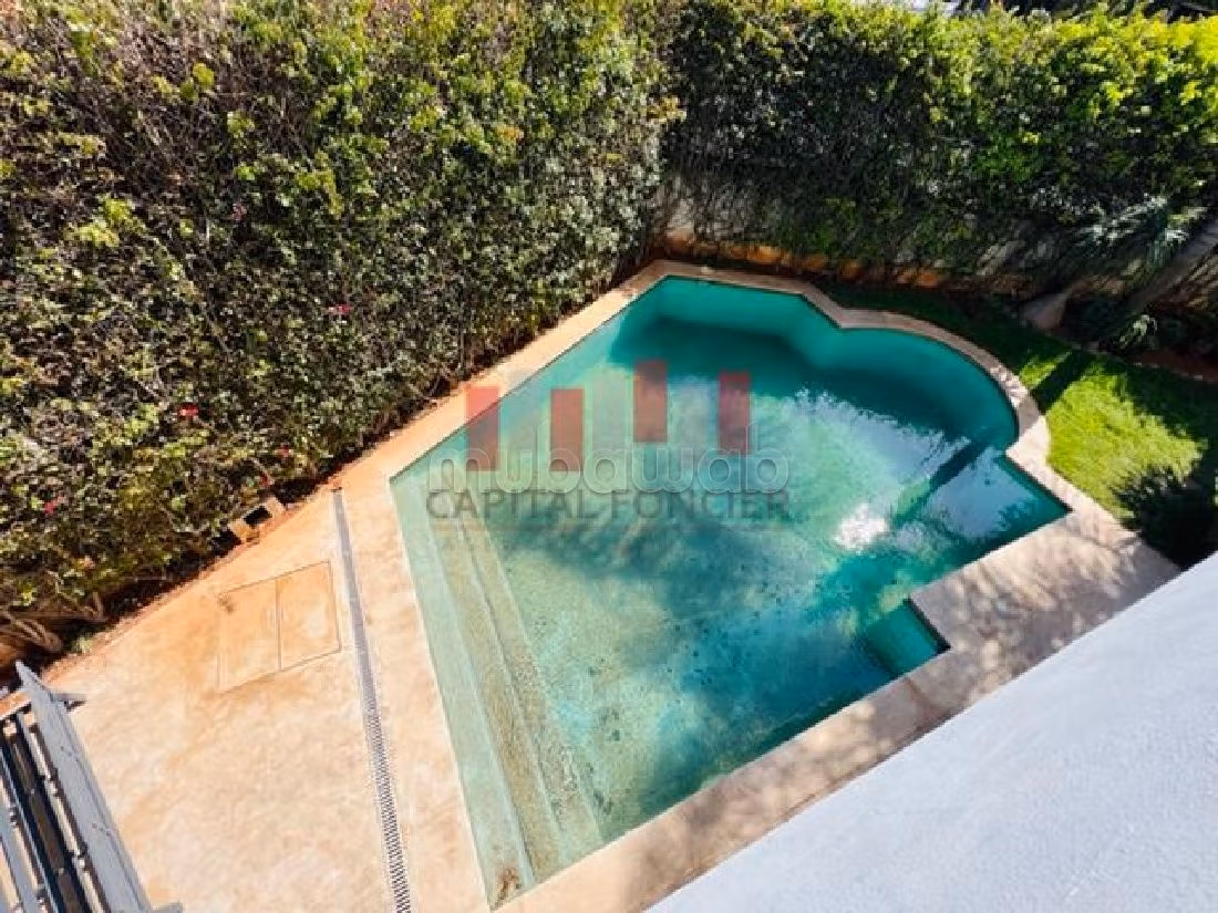 منزل فاخر للإيجار بأنفا. 5 غرف جميلة. المدفأة وحارس الإقامة