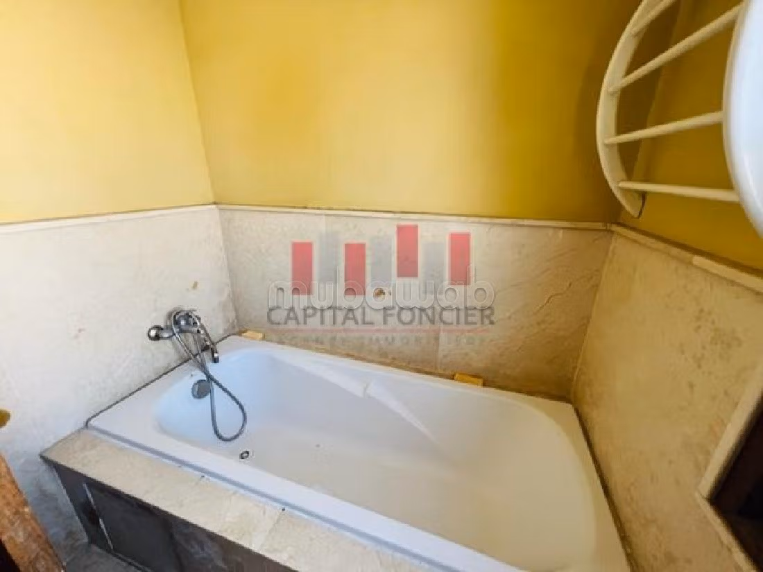 منزل فاخر للإيجار بأنفا. 5 غرف جميلة. المدفأة وحارس الإقامة