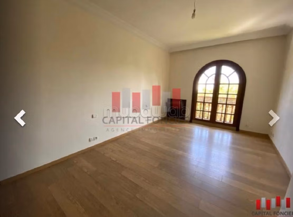 منزل فاخر للإيجار بأنفا. 5 غرف جميلة. المدفأة وحارس الإقامة