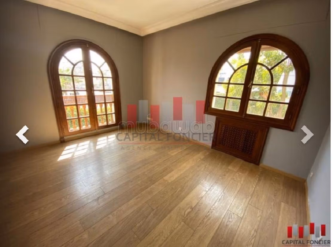 منزل فاخر للإيجار بأنفا. 5 غرف جميلة. المدفأة وحارس الإقامة