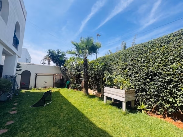 Meravigliosa villa in affitto a Anfa. Superficie 600 m². Servizio di conciergerie e piscina