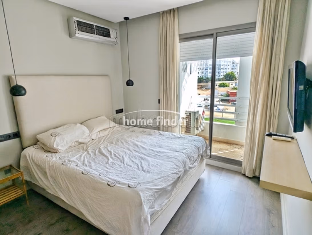 Flat for rent in Bourgogne Ouest. 1 lovely room. Ample storage space
