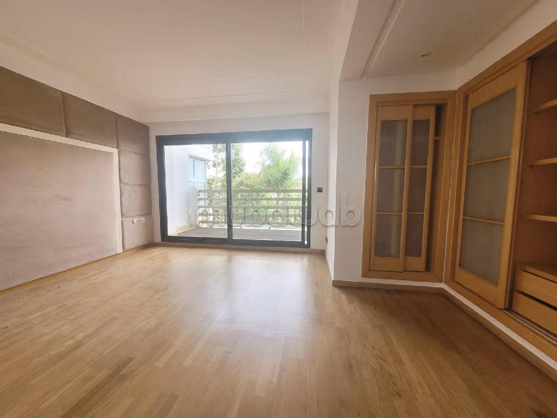 Bel appartement avec solarum vue sur le golf