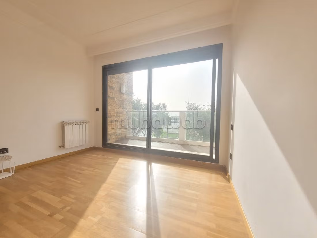 Bel appartement avec solarum vue sur le golf