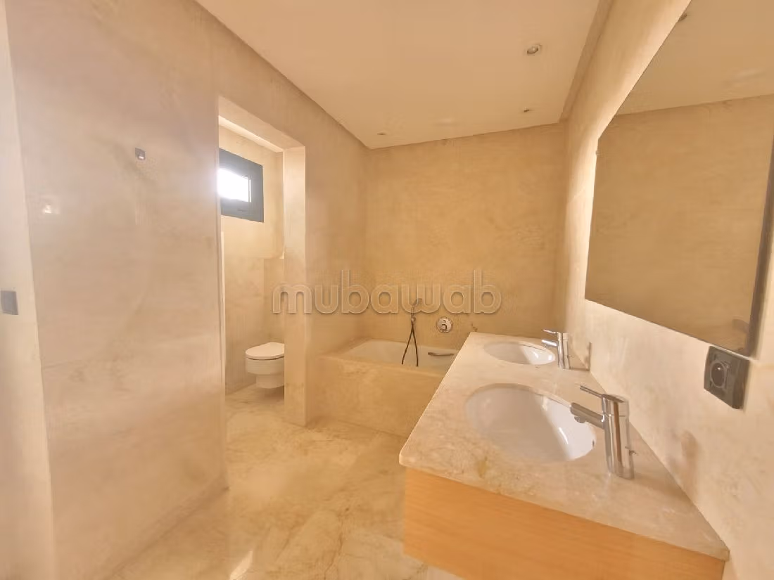 Bel appartement avec solarum vue sur le golf