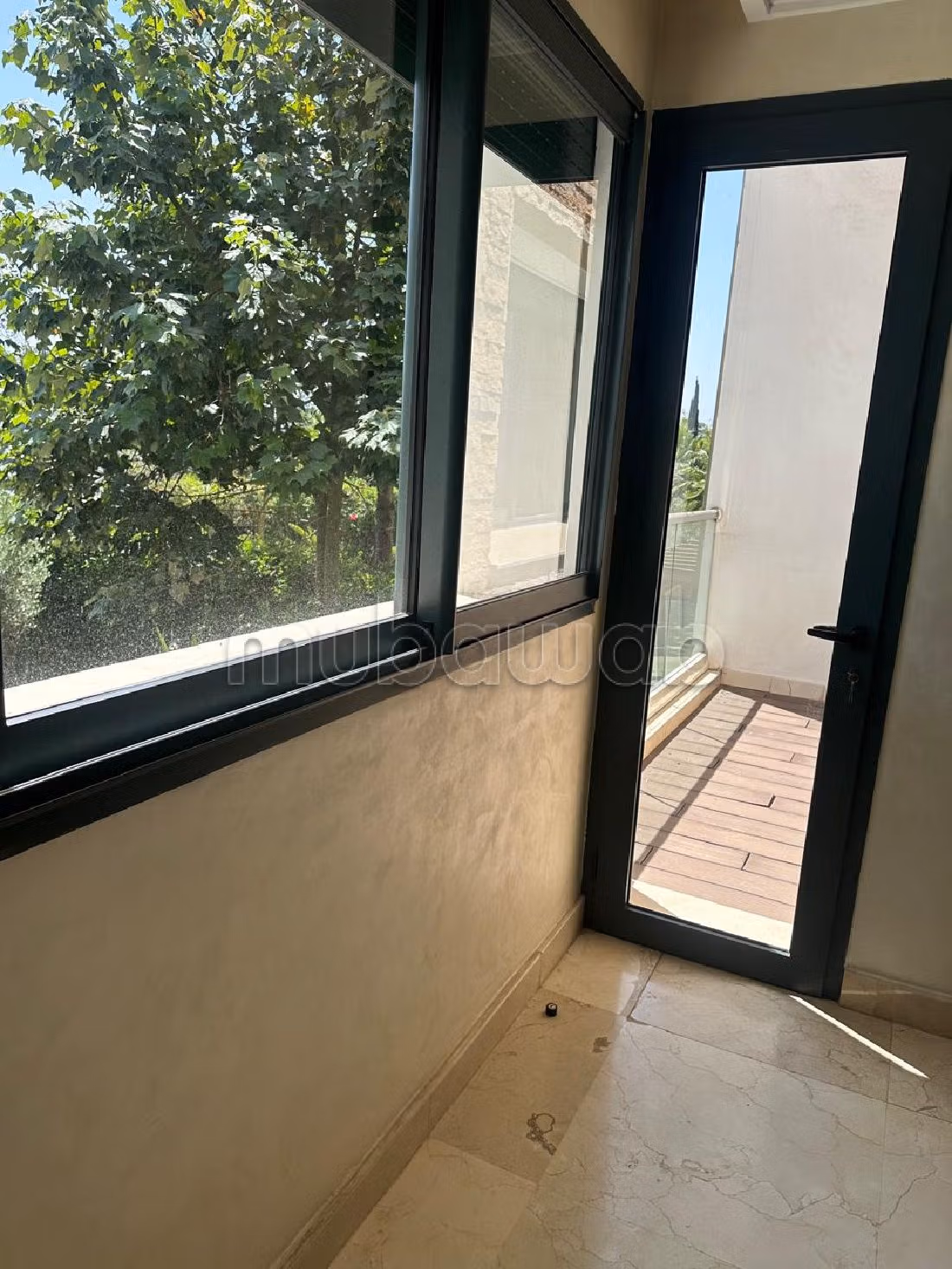 Bel appartement avec solarum vue sur le golf