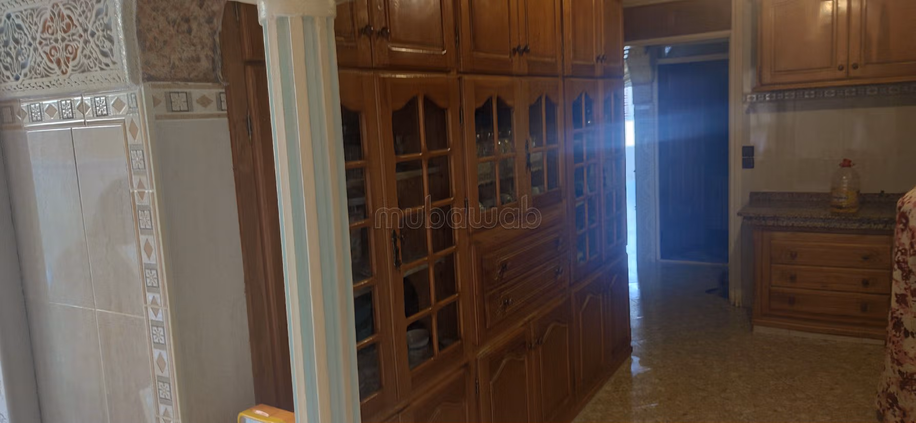 House for sale. Surface area 180 m². Equipped kitchen. 