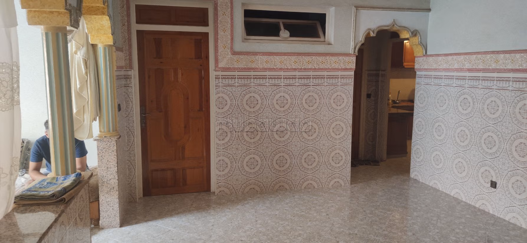 House for sale. Surface area 180 m². Equipped kitchen. 