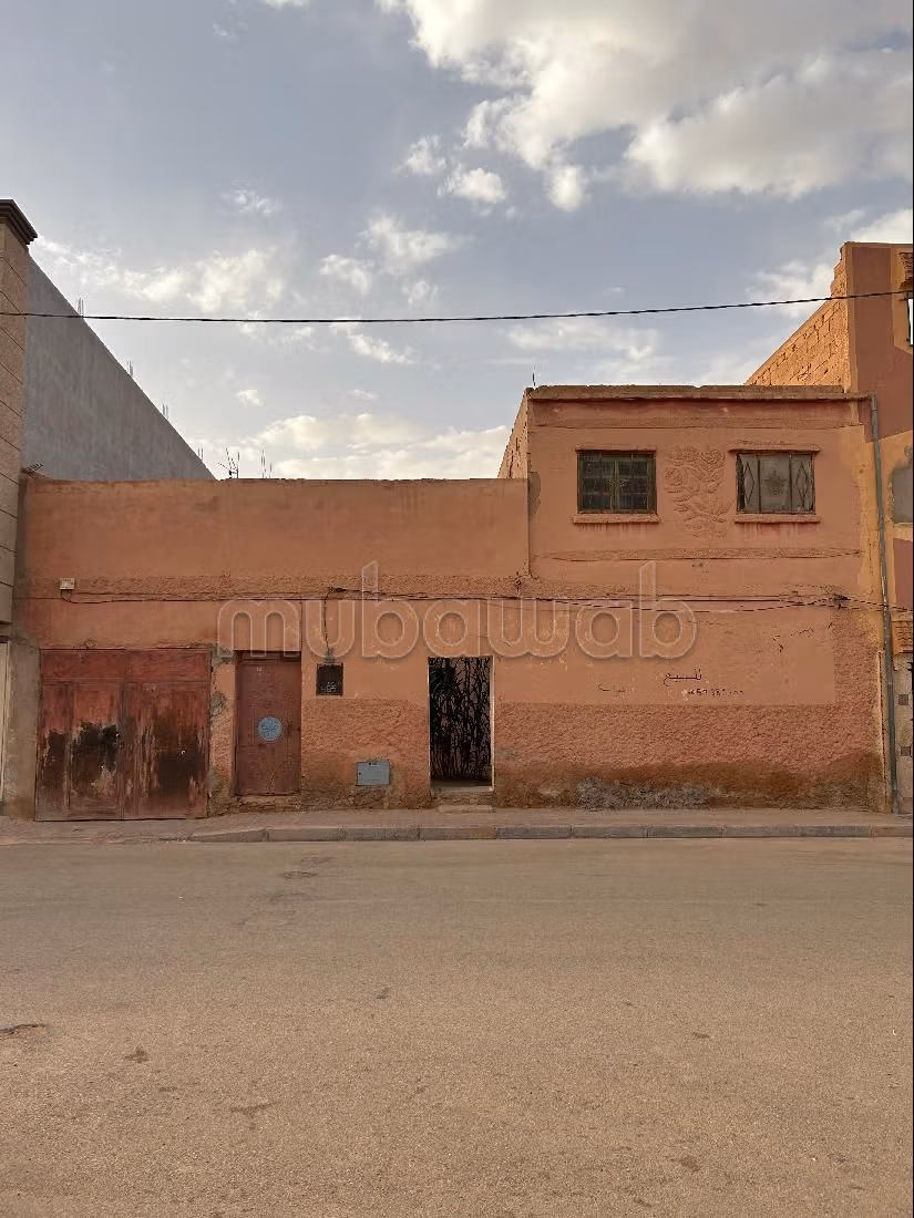 Find your house to buy. 5 beautiful rooms. Green areas, Balcony. 