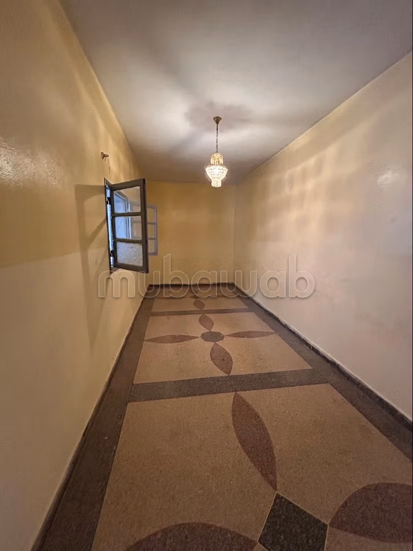 Find your house to buy. 5 beautiful rooms. Green areas, Balcony. 