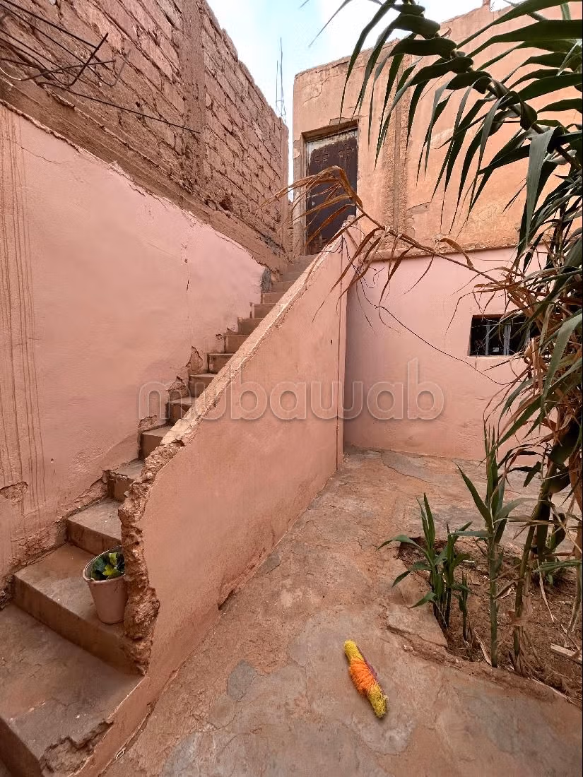 Find your house to buy. 5 beautiful rooms. Green areas, Balcony. 