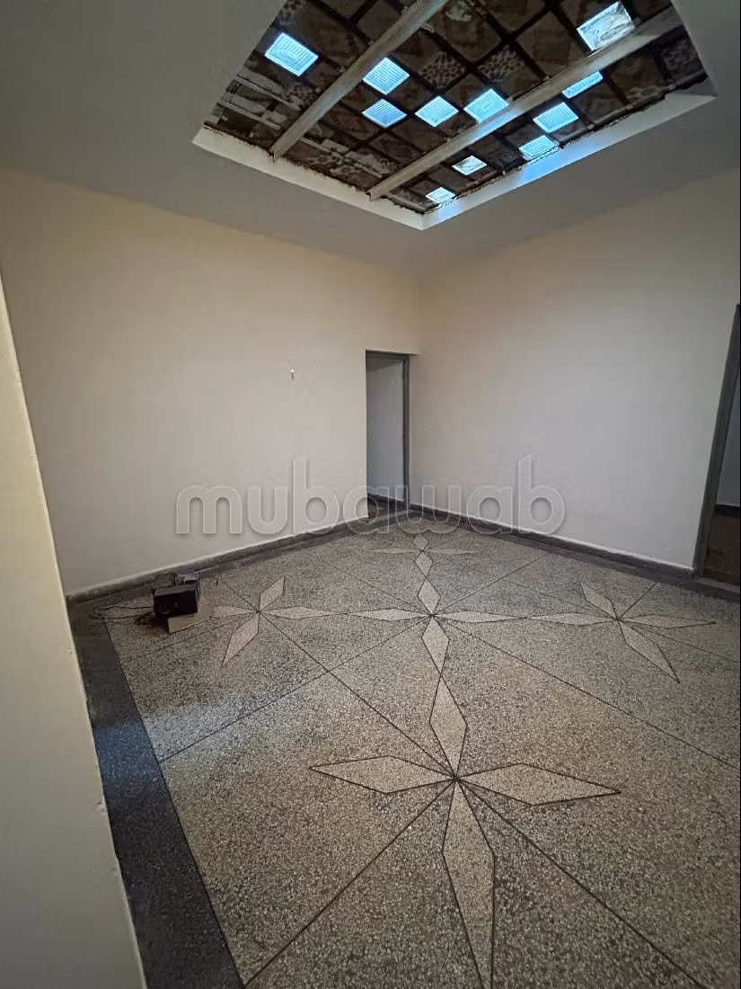 Find your house to buy. 5 beautiful rooms. Green areas, Balcony. 