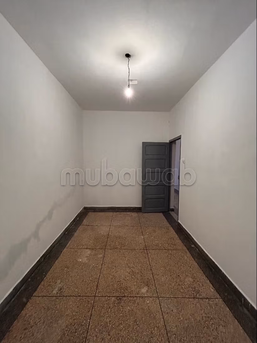 Find your house to buy. 5 beautiful rooms. Green areas, Balcony. 