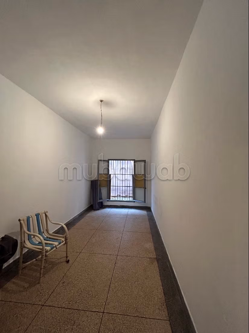 Find your house to buy. 5 beautiful rooms. Green areas, Balcony. 