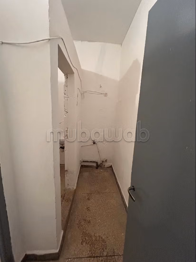 Find your house to buy. 5 beautiful rooms. Green areas, Balcony. 