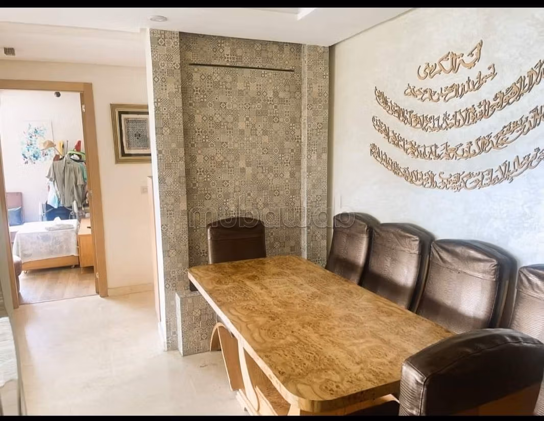 Sell apartment. 3 large rooms. Swimming pool and air conditioning. 