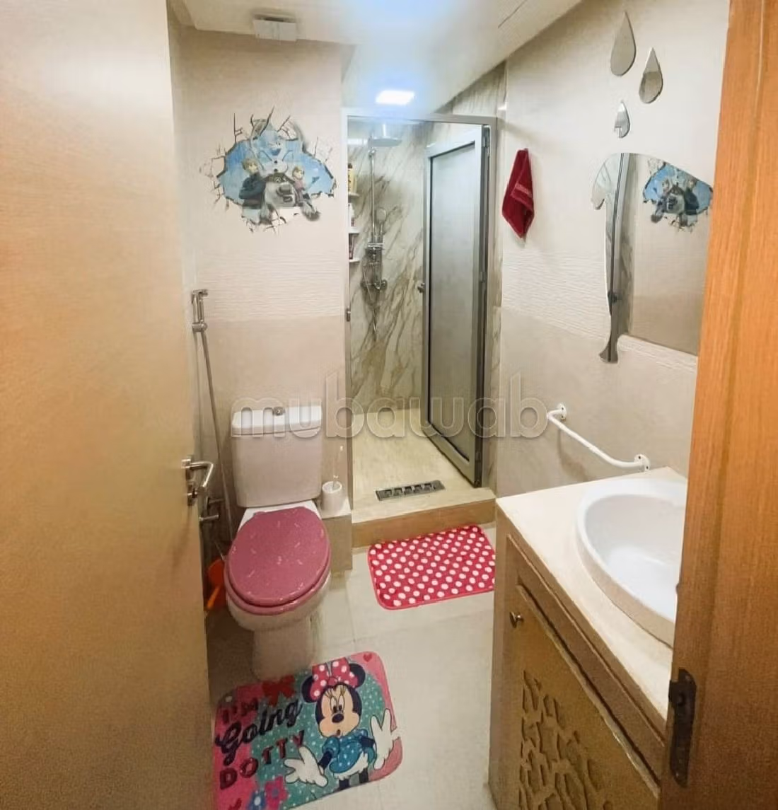 Sell apartment. 3 large rooms. Swimming pool and air conditioning. 