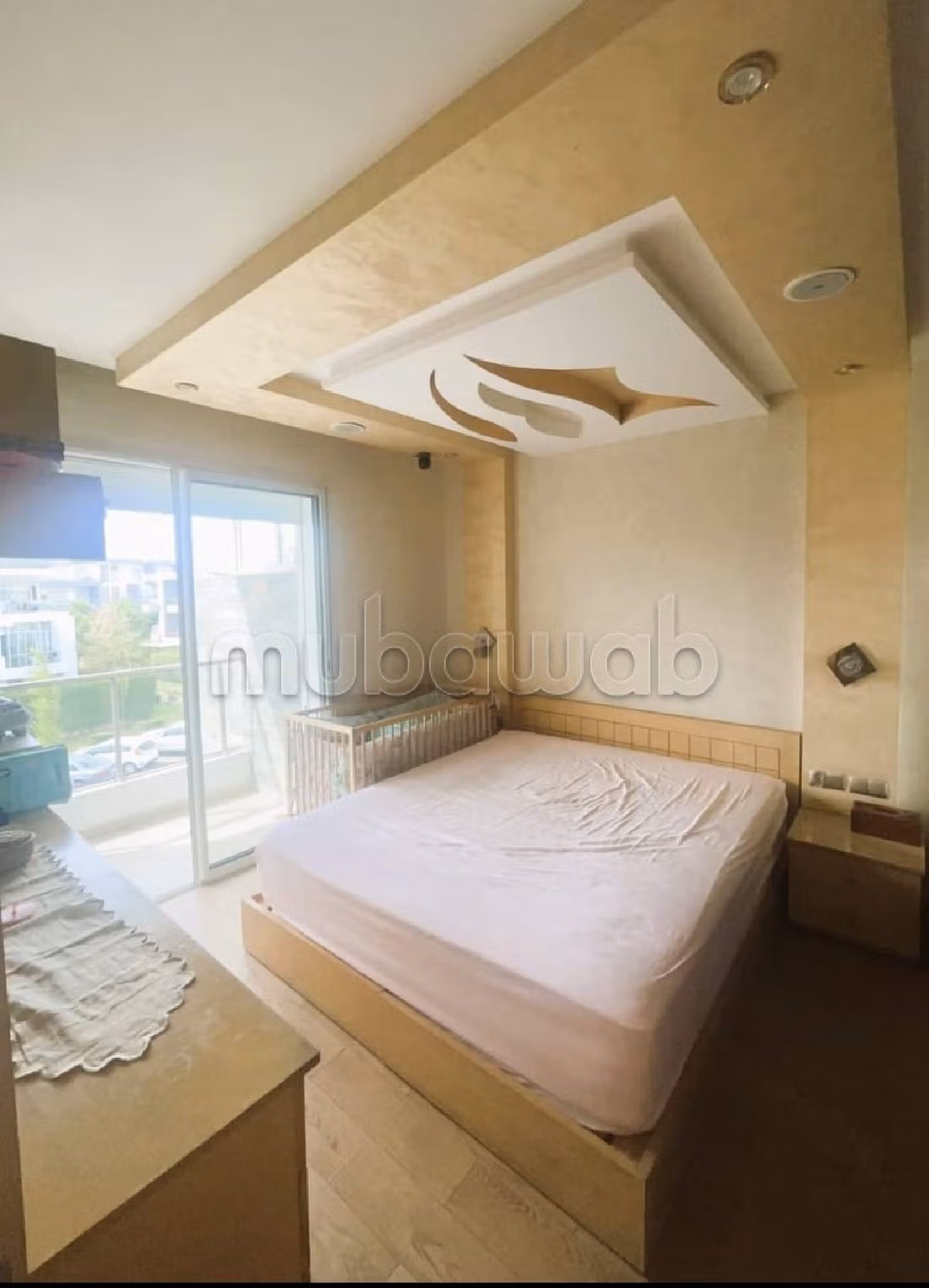 Sell apartment. 3 large rooms. Swimming pool and air conditioning. 