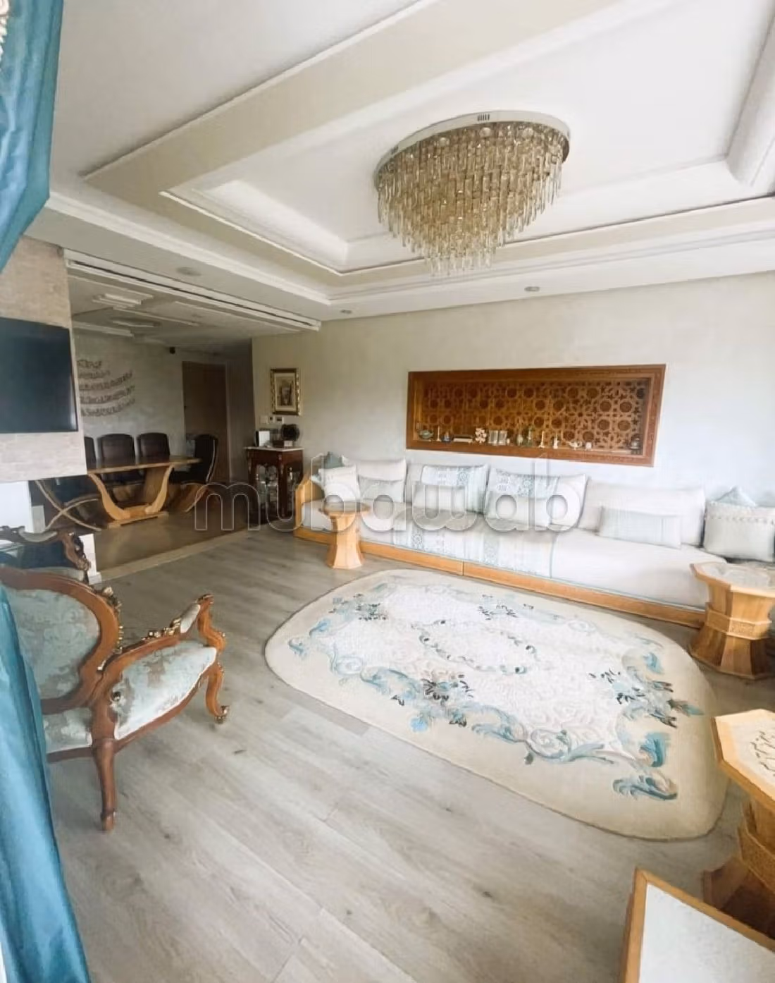 Sell apartment. 3 large rooms. Swimming pool and air conditioning. 