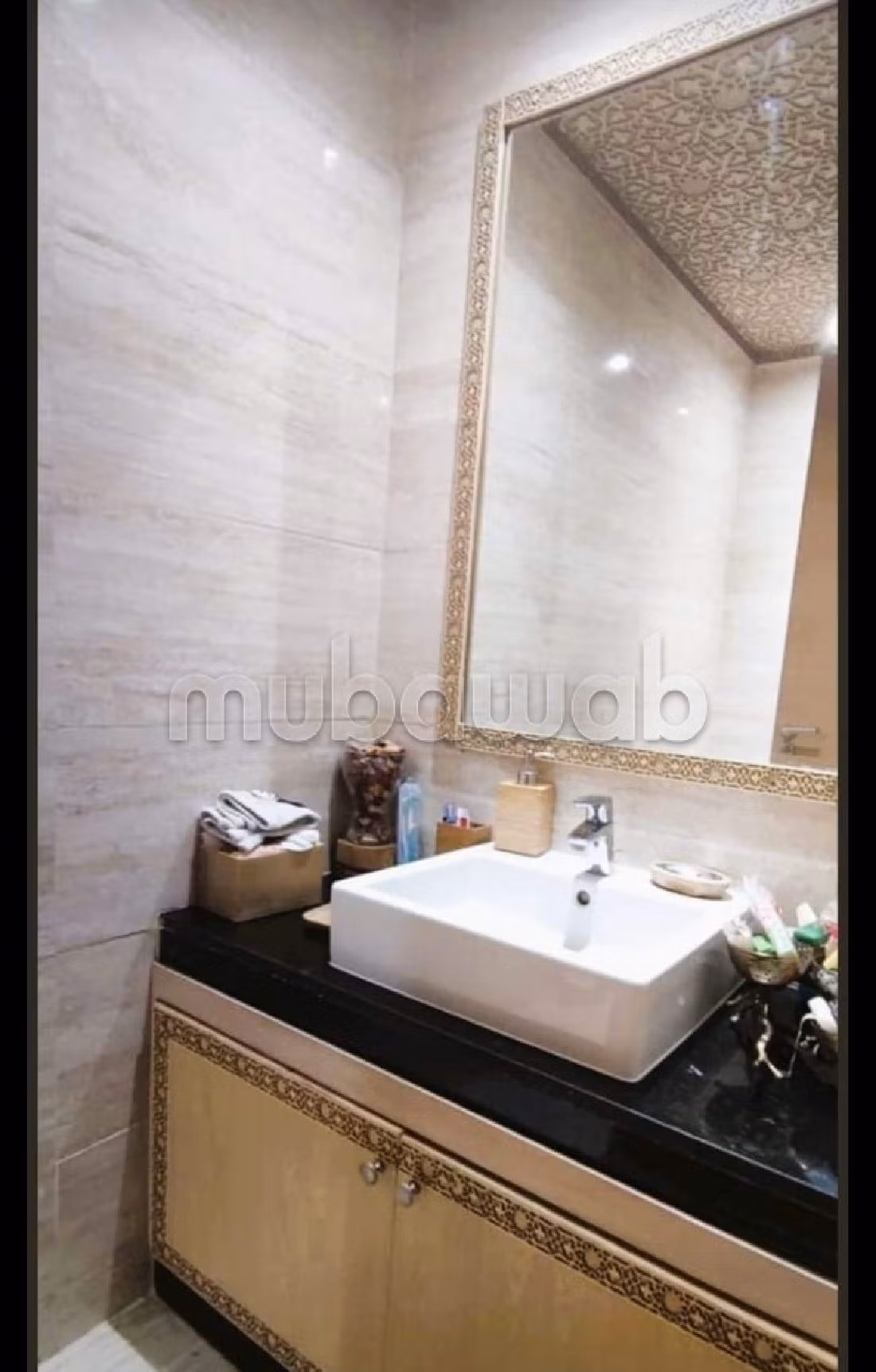 Sell apartment. 3 large rooms. Swimming pool and air conditioning. 