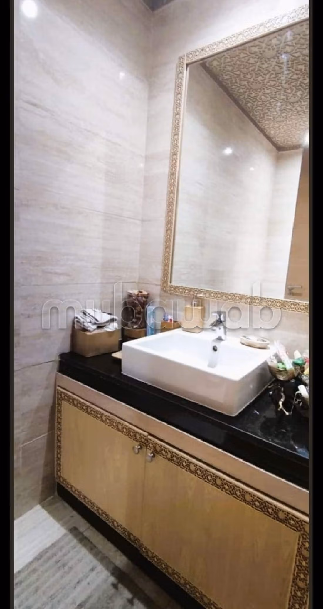 Sell apartment. 3 large rooms. Swimming pool and air conditioning. 