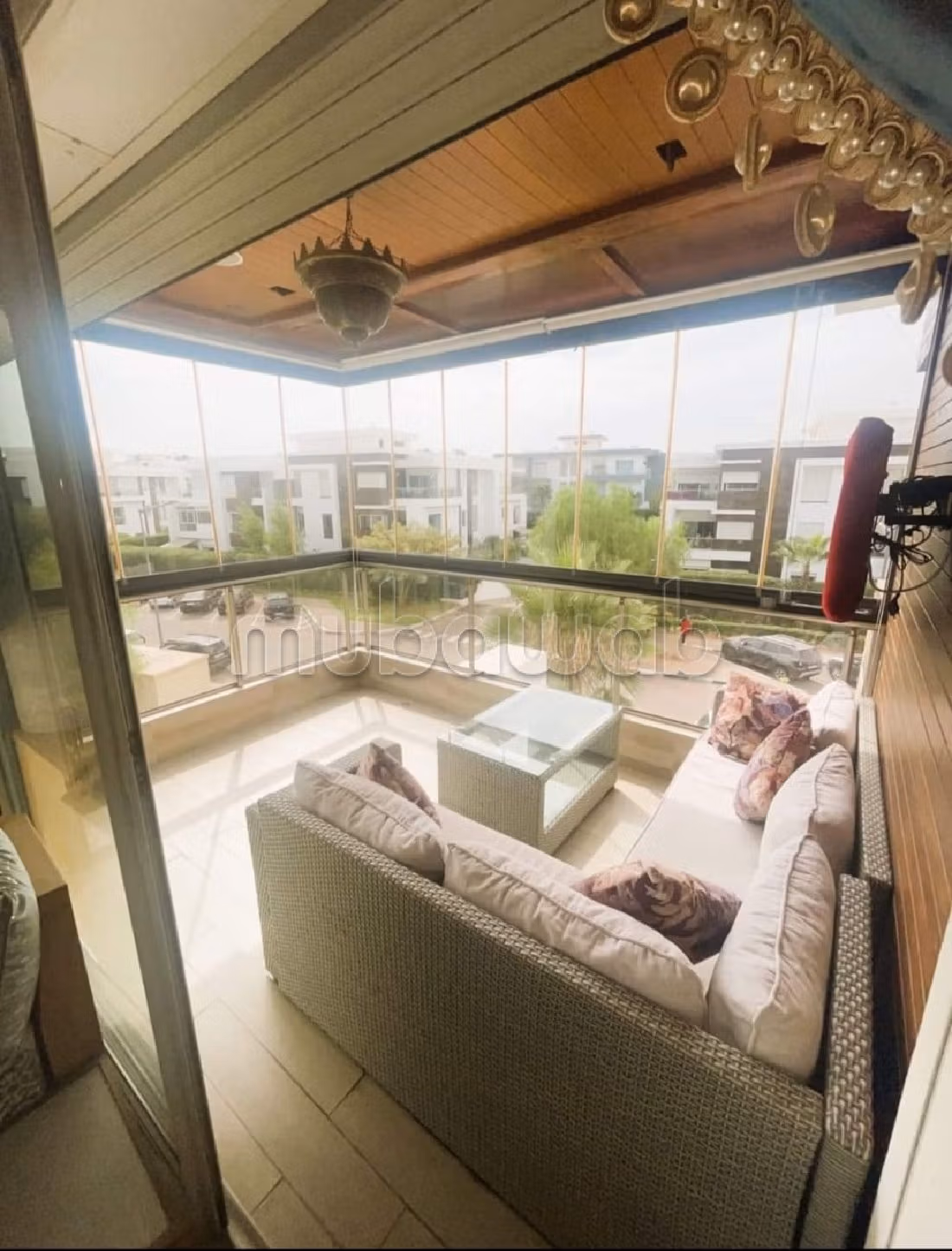 Sell apartment. 3 large rooms. Swimming pool and air conditioning. 