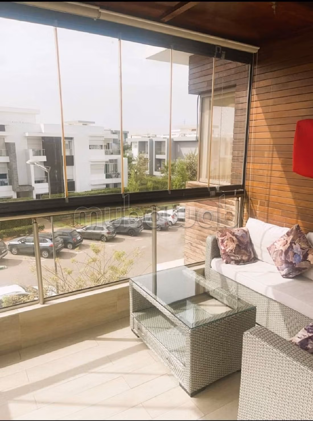 Sell apartment. 3 large rooms. Swimming pool and air conditioning. 