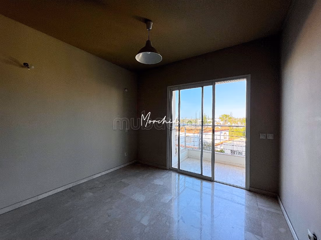 Te huur: appartementen in Ain Diab. Oppervlakte 155 m². Garage en lift. 