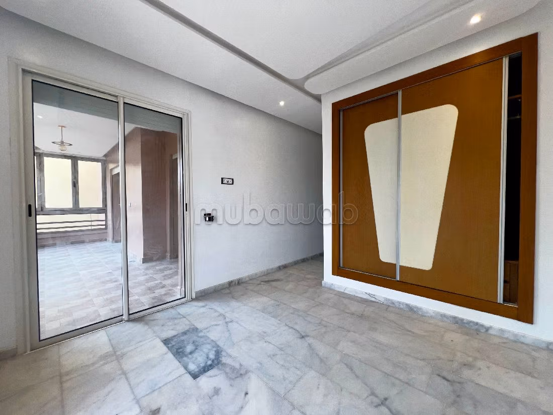 Piso en alquiler en Riad Al Atlas. 3 habitaciones confortables. Propiedad con piscina, aire condicionado integrado