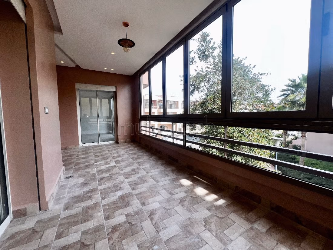 Piso en alquiler en Riad Al Atlas. 3 habitaciones confortables. Propiedad con piscina, aire condicionado integrado