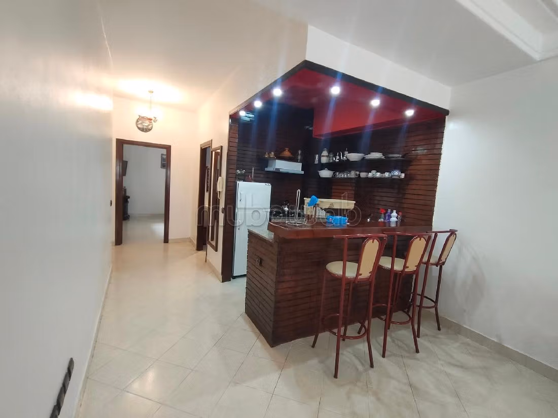 Bonito piso en alquiler en Maârif. 2 habitaciones grandes. con muebles. 