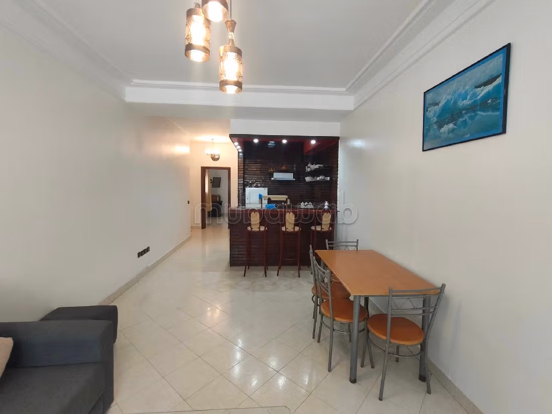 Bonito piso en alquiler en Maârif. 2 habitaciones grandes. con muebles. 