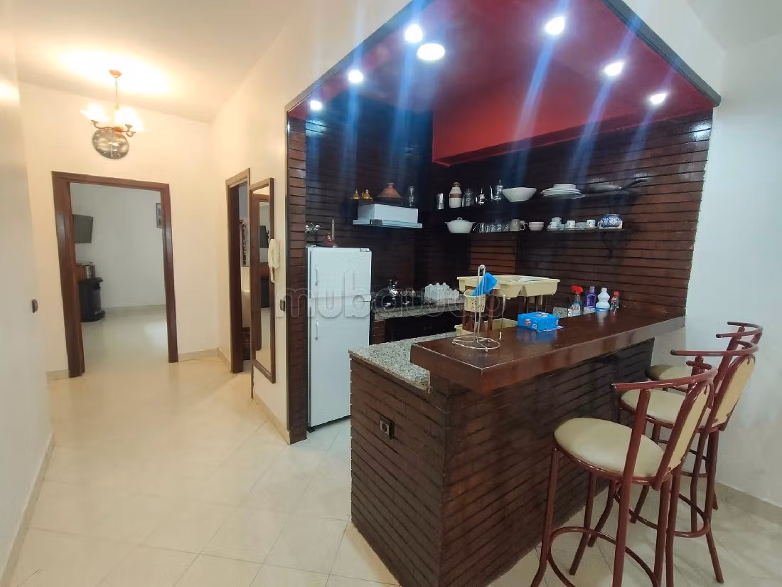 Bonito piso en alquiler en Maârif. 2 habitaciones grandes. con muebles. 