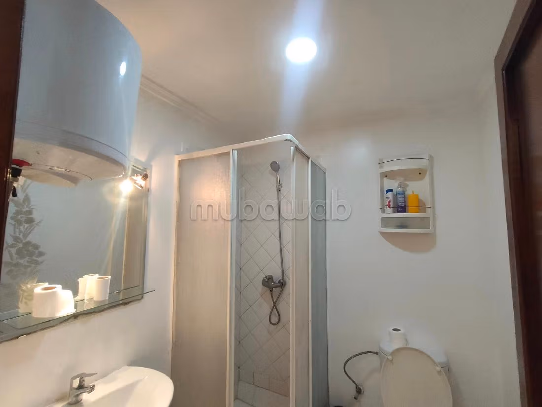 Bonito piso en alquiler en Maârif. 2 habitaciones grandes. con muebles. 