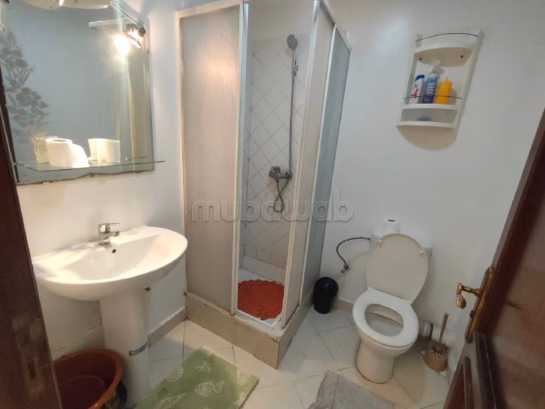 Bonito piso en alquiler en Maârif. 2 habitaciones grandes. con muebles. 