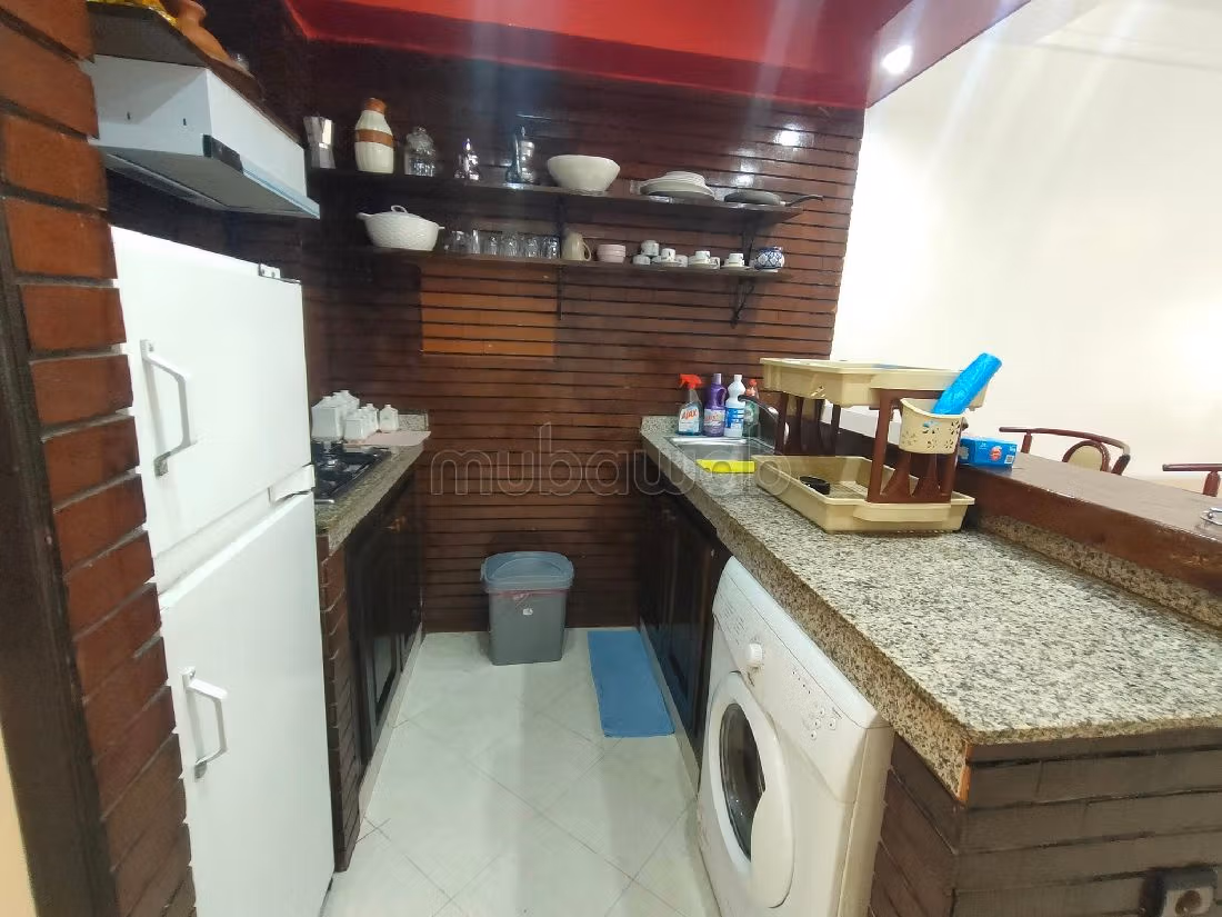 Bonito piso en alquiler en Maârif. 2 habitaciones grandes. con muebles. 