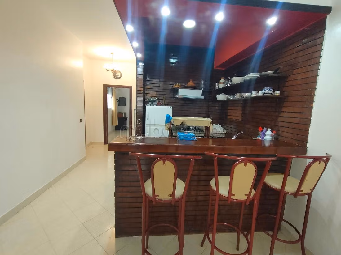 Bonito piso en alquiler en Maârif. 2 habitaciones grandes. con muebles. 