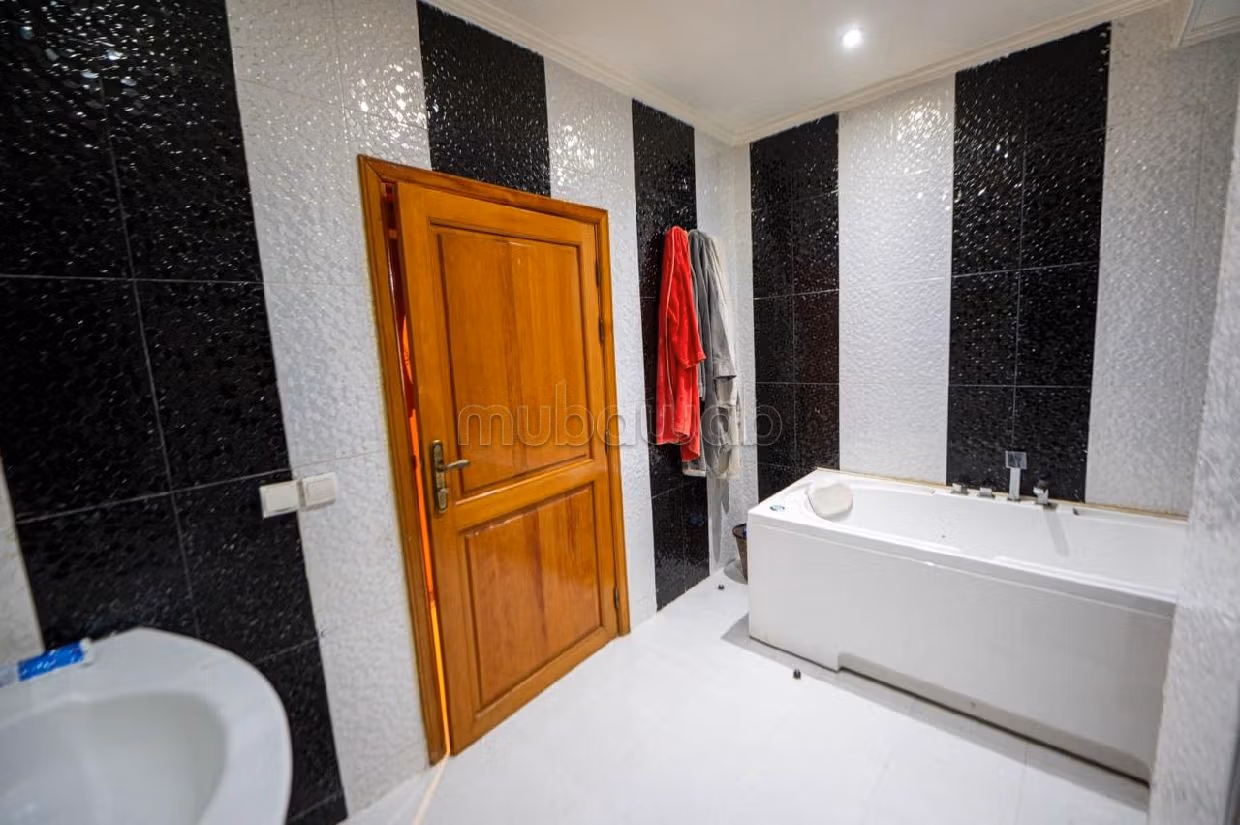 Eccezionale villa in vendita a Jawhar. 6 belle camere da letto. arredato.