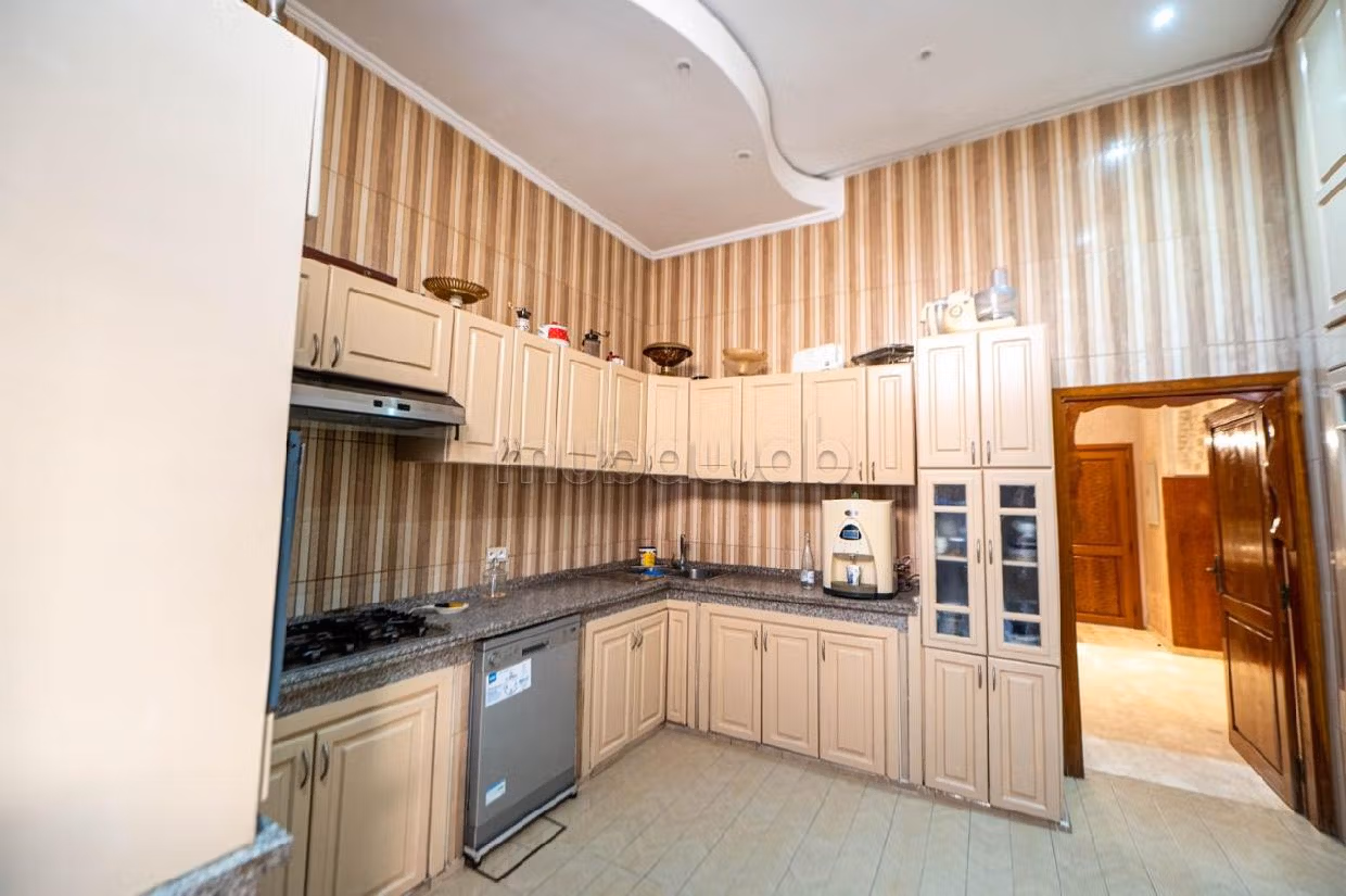 Eccezionale villa in vendita a Jawhar. 6 belle camere da letto. arredato.